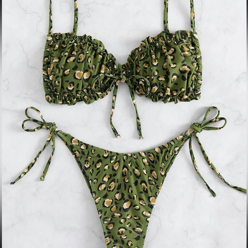 Perfect green leopard print swimsuit 💚